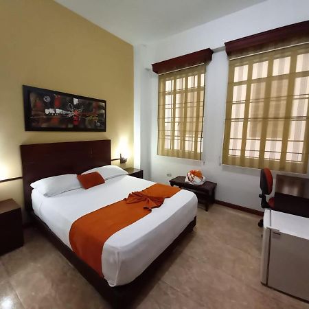 Hotel 721 Pereira Bagian luar foto