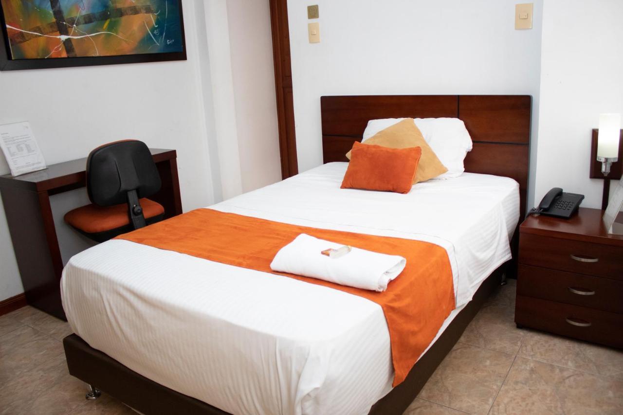 Hotel 721 Pereira Bagian luar foto