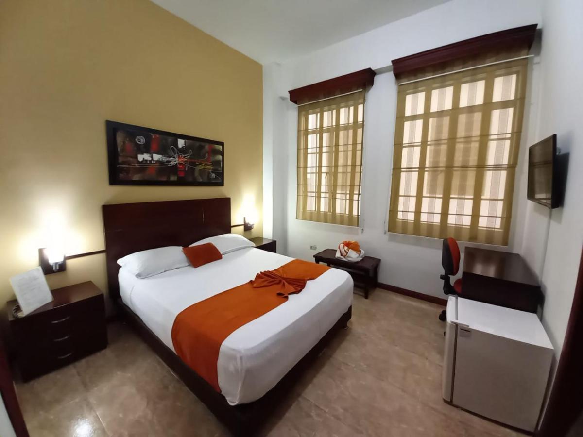 Hotel 721 Pereira Bagian luar foto